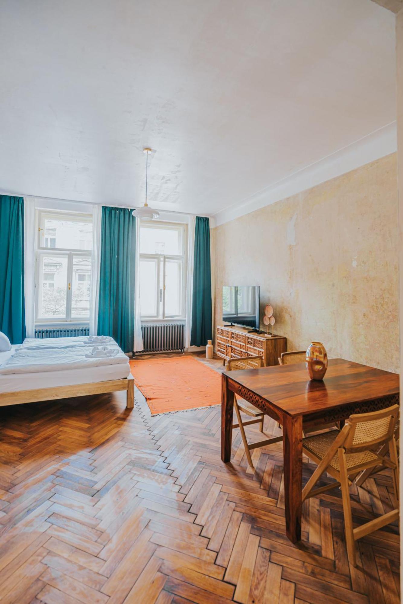 Bohemian Experience Aparthotel Prague Exterior photo